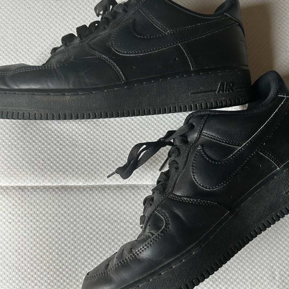 black nike airforce